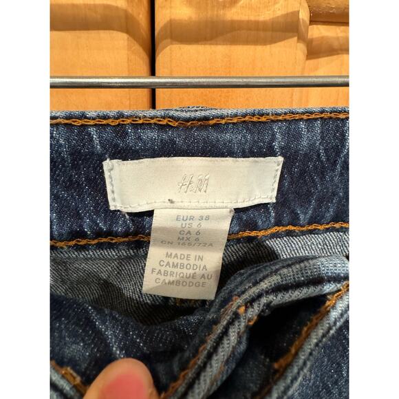 H&M Dark Wash High Rise Mom Jeans, 6 - Picture 3 of 8